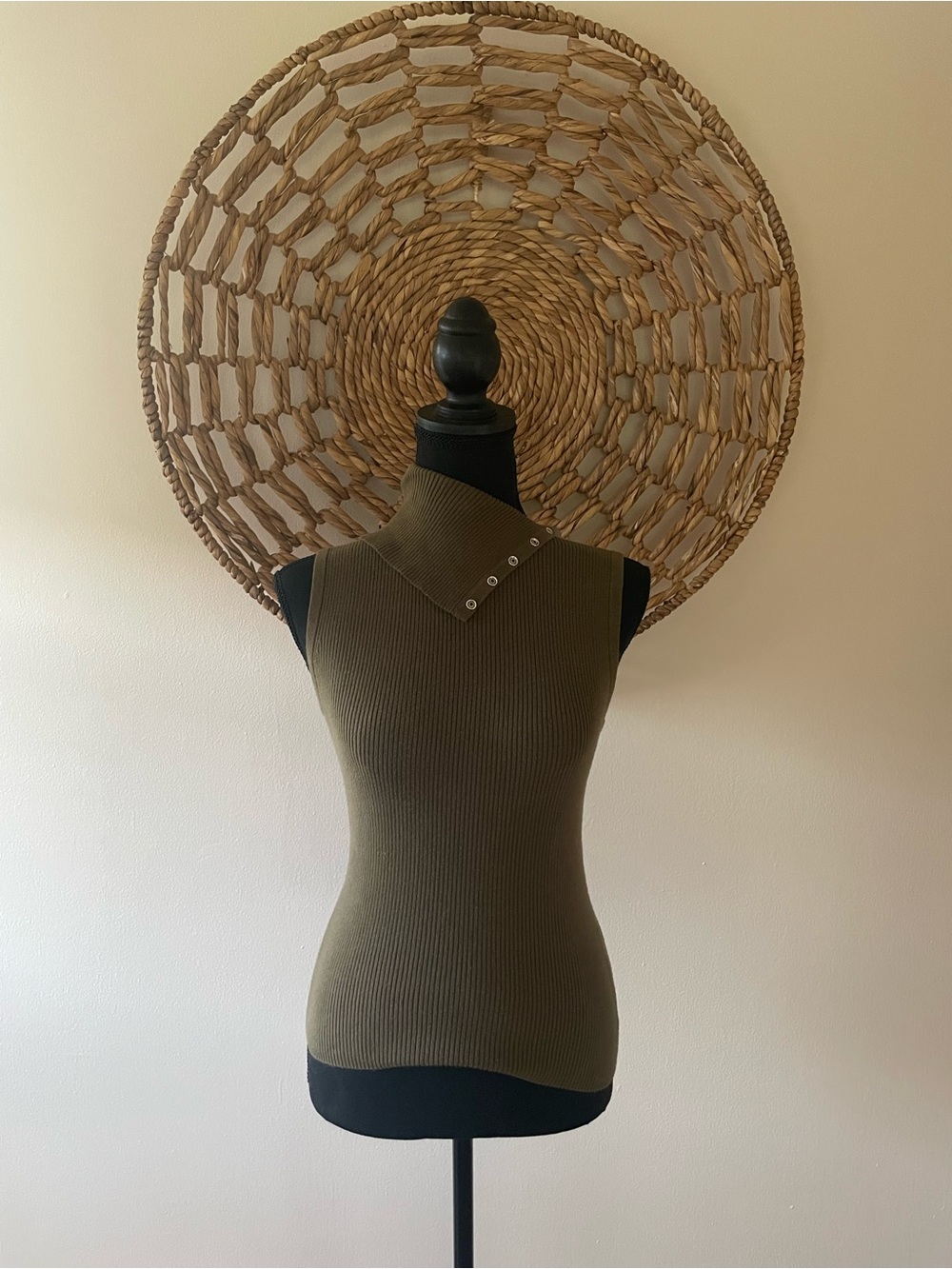 Takeout Ribbed Mock Neck Top